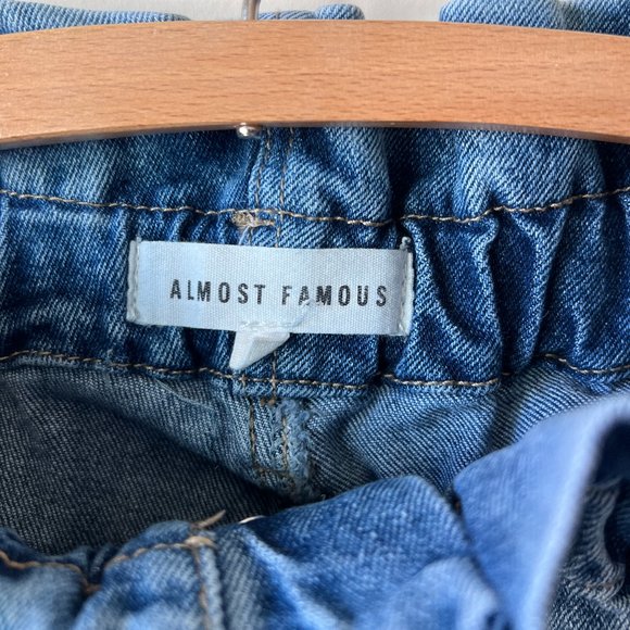 Gently Worn Almost Famous Crave Fame Juniors' Paperbag-Waist Skinny Jeans - Picture 8 of 14